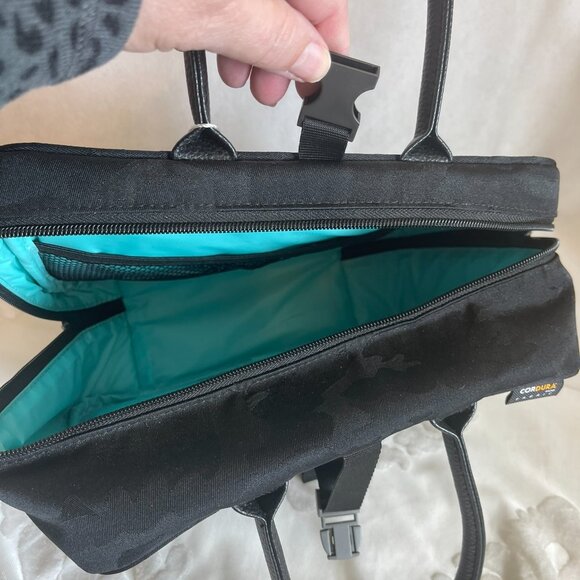 Corkcicle Baldwin Boxer Black Camo Lunch Tote - Picture 4 of 5